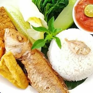 Ikan Jangki Merah Dan Nasi