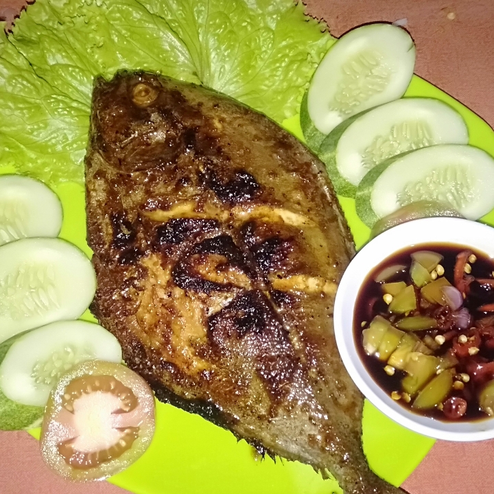 Ikan Laut Bawal Hitam Bakar