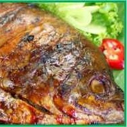 Ikan Mas Bakar Plus Lalapan