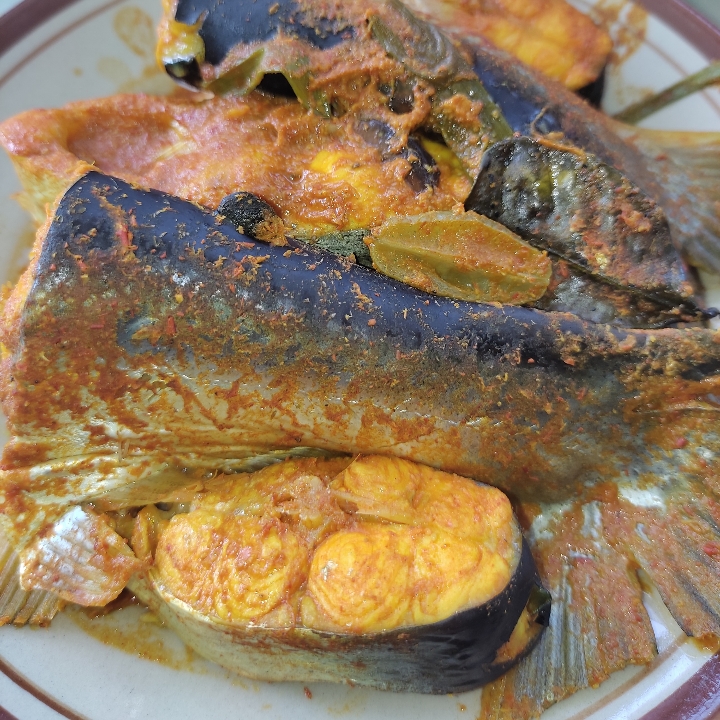 Nasi Ikan Patin Asam Pedas