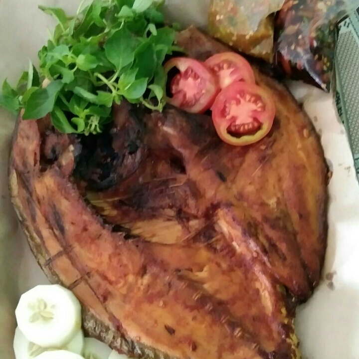 Ikan Putih Bakar Besar