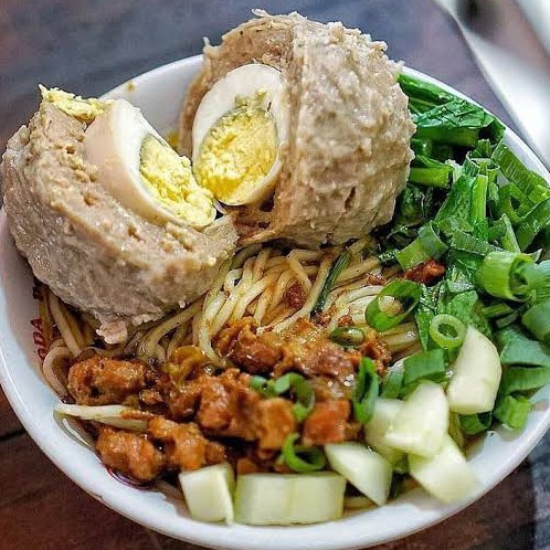 Indomie Ayam Bakso Bakso Besar