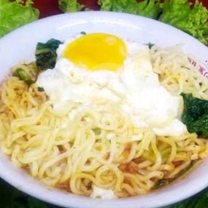 Indomie Ayam Bawang Rebus Pakai Telor