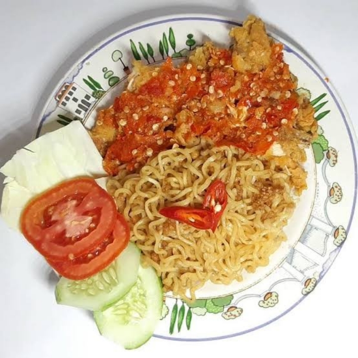 Indomie Goreng Ayam Fillet Sambal Geprek