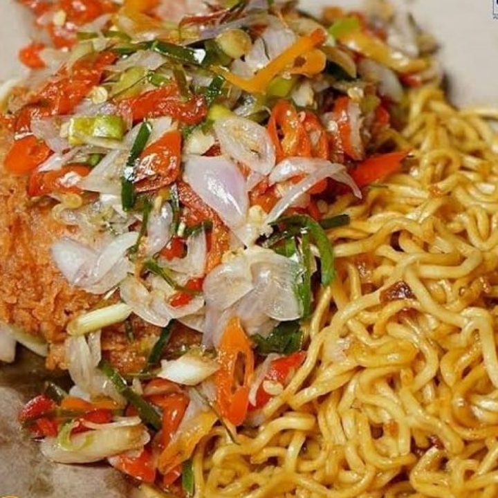 Indomie Goreng Ayam Fillet Sambal Matah