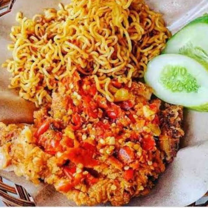 Indomie Goreng Ayam Geprek Crispy Plus Free Es Teh