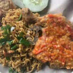 Indomie Goreng Ayam Geprek Krispi 