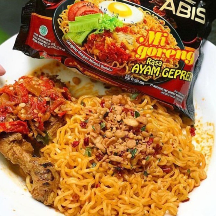 Indomie Goreng Ayam Geprek Pake Telor