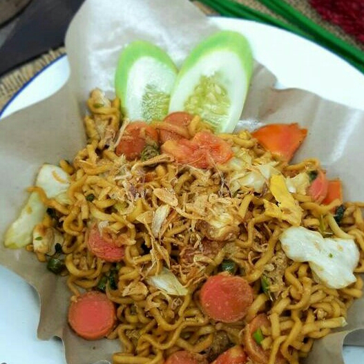 Indomie Goreng Jumbo Kornet Ayam