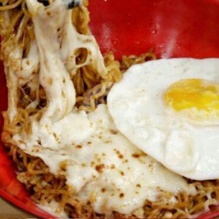 Indomie Goreng MozzaTelur Ceplok