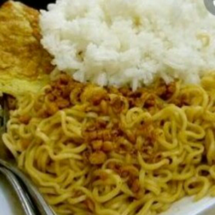 Indomie Goreng Pedas Plus Nasi Telur