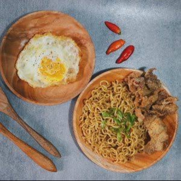 Indomie Goreng Telur Kulit Free Es Teh