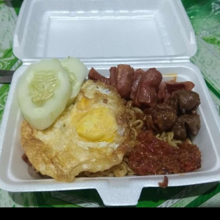 Indomie Sadiss Paket Lengkap