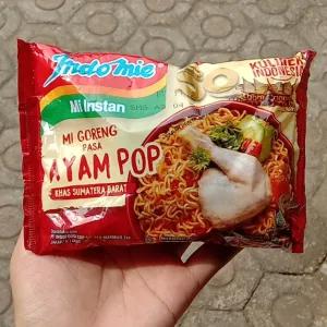 Indomie goreng ayam pop