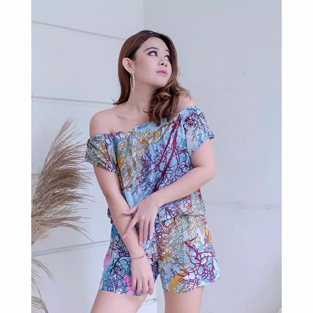 JUMPSUIT SABRINA PENDEK BALI MOTIF AKAR 2