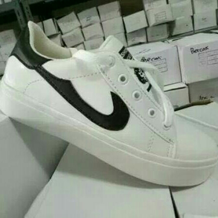 KETS NIKE Putih Hitam