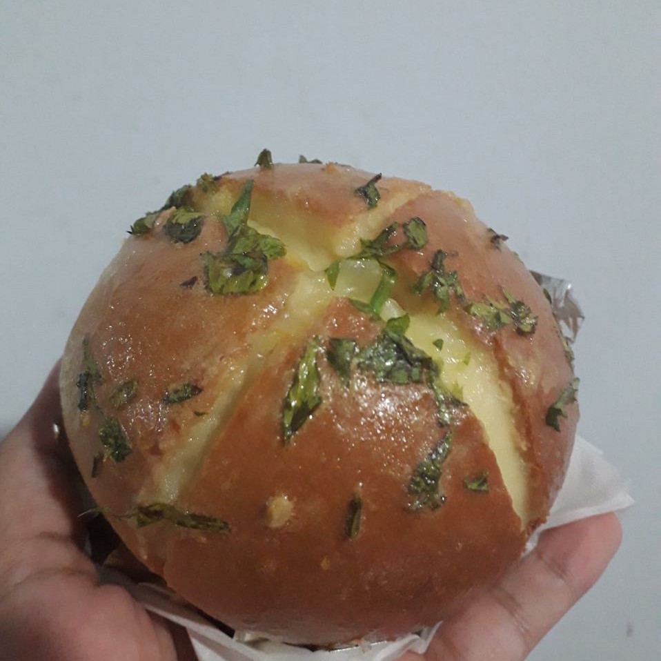 KOREAN GARLIC CHEESE BREAD