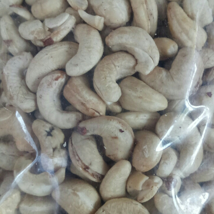 Kacang Mete Mentah Super