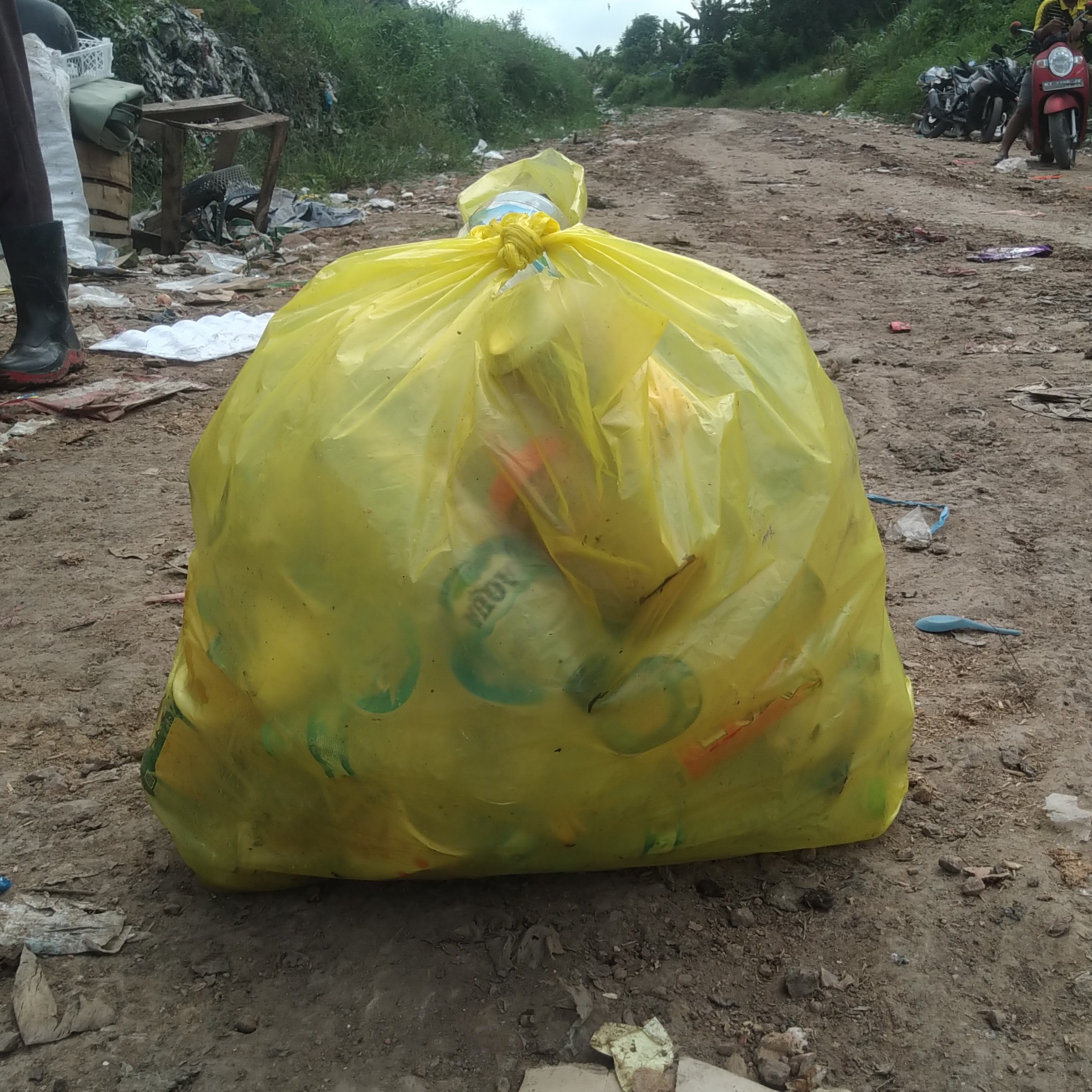 Kantong Plastik Sampah Besar 2