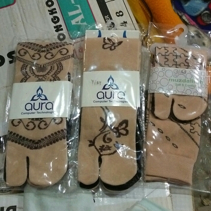 Kaos Kaki Batik