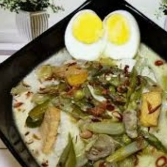 Katupek Gulai Tauco Pakai Talua