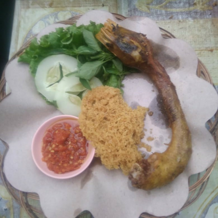 Kepala bebek goreng 