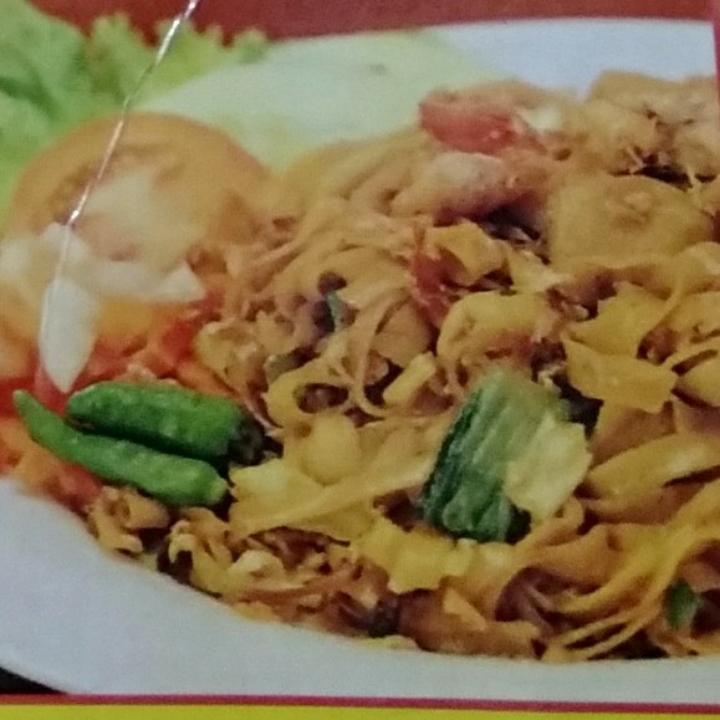 Kwetiau Goreng Ati Ampela Dan Sosis