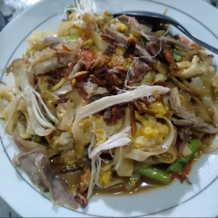 Kwetiau Nyemek Special Campur Telor