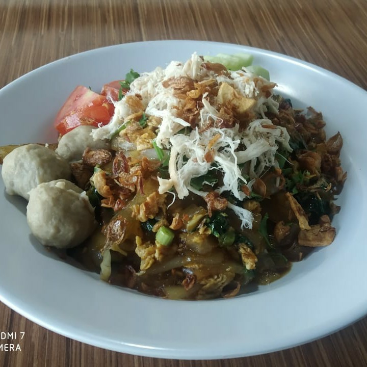 Kwetiauw Goreng Bakso