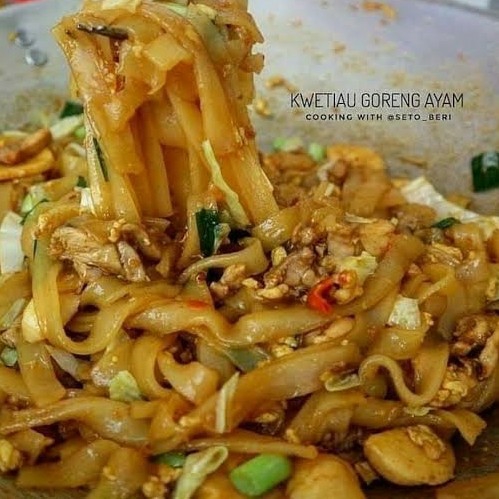 Kwetiaw Goreng Combinasi