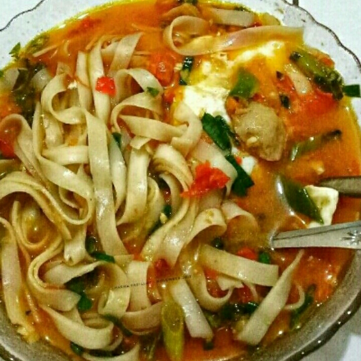 Kwetiaw Rebus Ayam Baso Sosis