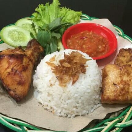 LALAPAN AYAM