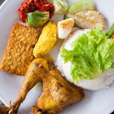 NASI LALAPAN AYAM KAMPUNG