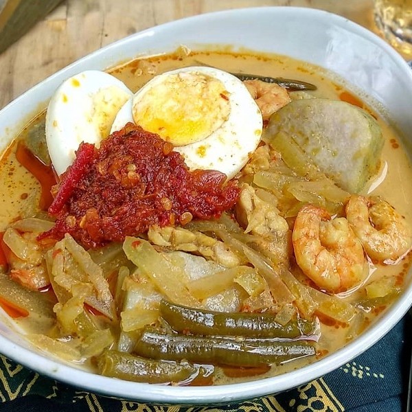 LONTONG SAYUR