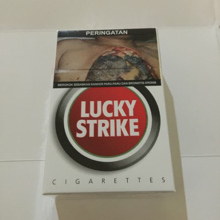 LUCKY STRIKE MERAH