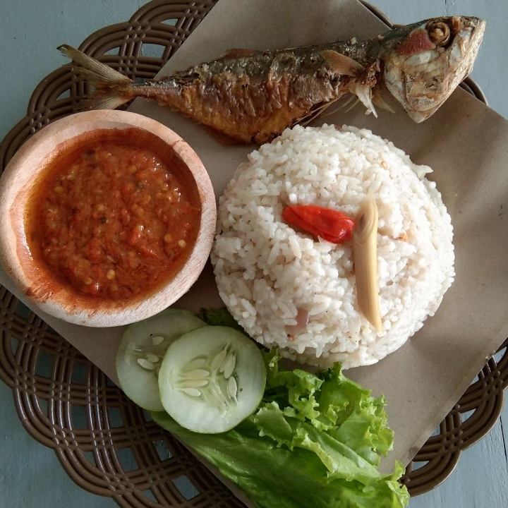 Lalapan  Ikan Peda Goreng  