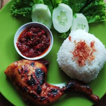 Lalapan Ayam Bakar Plus Nasi