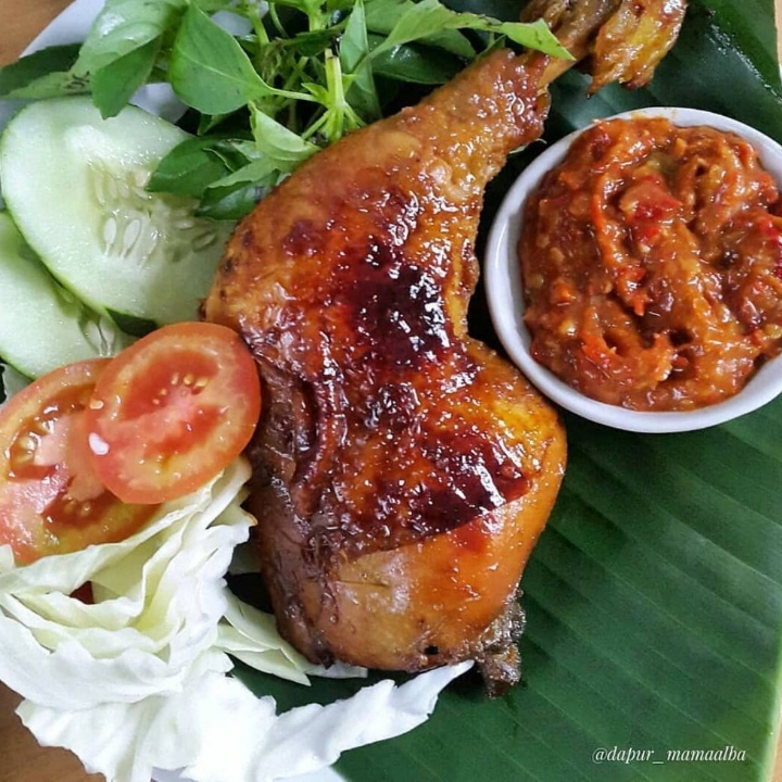 Lalapan Ayam Goreng