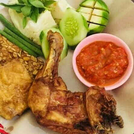 Lalapan Nasi Ayam Jumbo