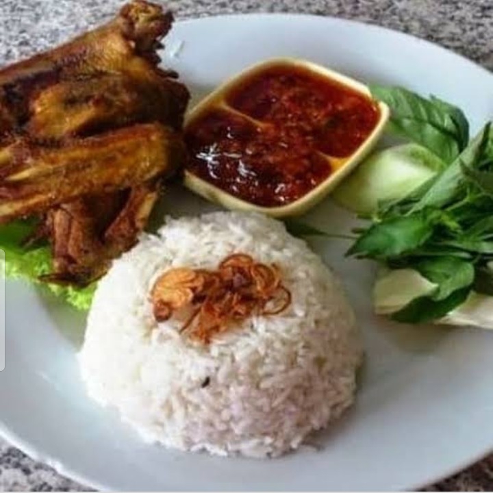 Lalapan Ayam Kampung Goreng