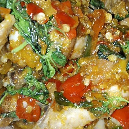 Lalapan Ayam Sambel Kemangi