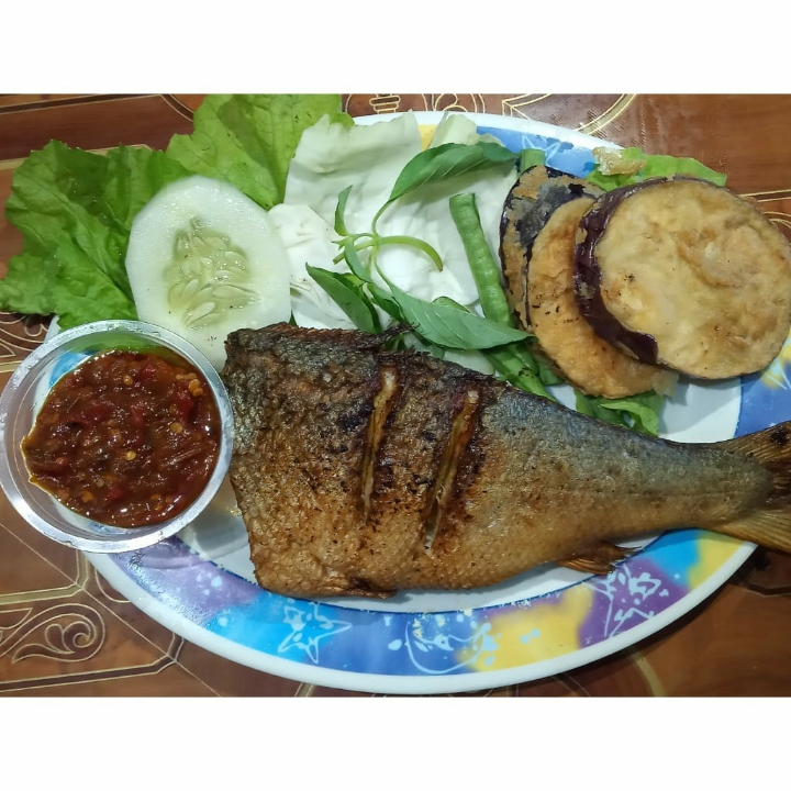 Lalapan Bandeng Goreng