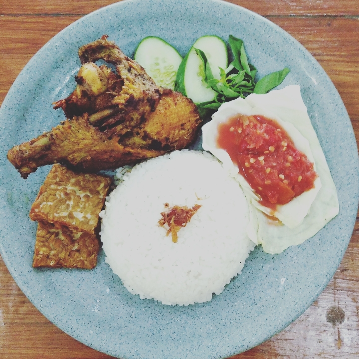 Lalapan Bebek Goreng