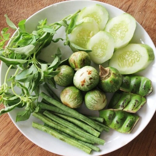 Lalapan Dengan Sambal Kemon 