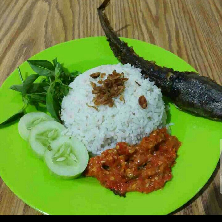 Lalapan Ikan Lele