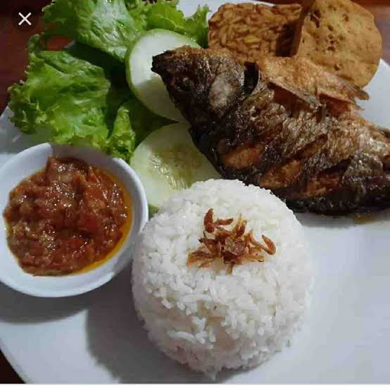 Lalapan Ikan Mas Goreng