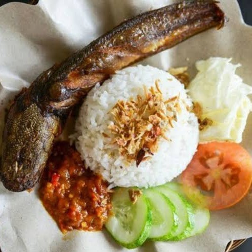 Lalapan Lele Goreng Plus Nasi