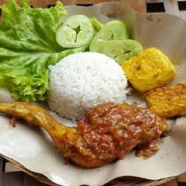 Lalapan Nasi Ayam Goreng