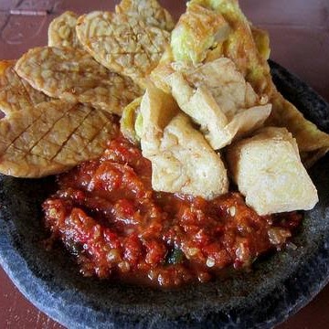 Lalapan Tahu Tempe Telur