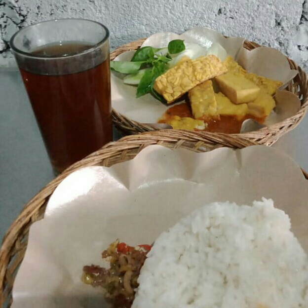 Lalapan Tempe Tahu